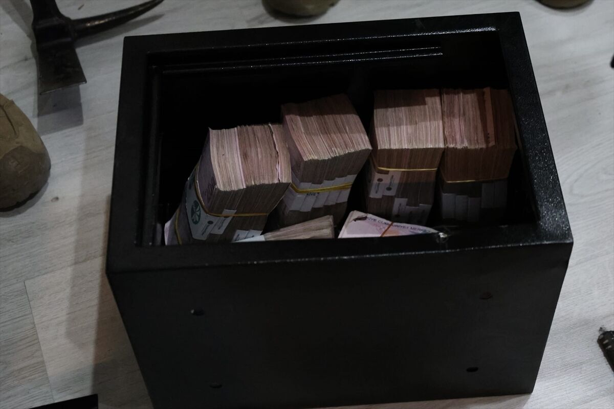 A A 20251031 39575792 39575791 M E R S I N D E F U T B O L K U L U B U A D I N A L O C A S A T I S I Y L A D O L A N D I R I C I L I K Y A P A N 5 Z A N L I T U T U K L A N D I