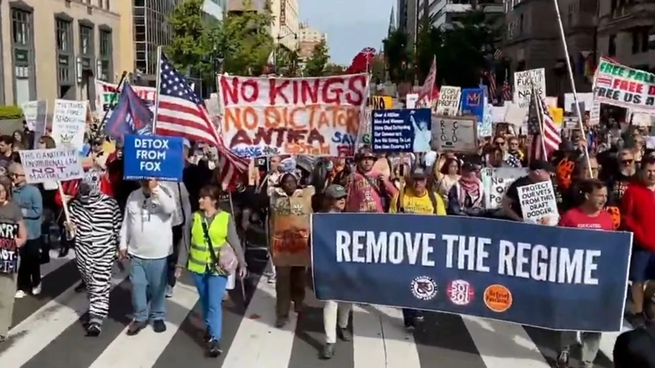 Abdde Milyonlarca Kisi Trump Karsiti Krallara Hayir Protestolarinda Bir Araya Geldi