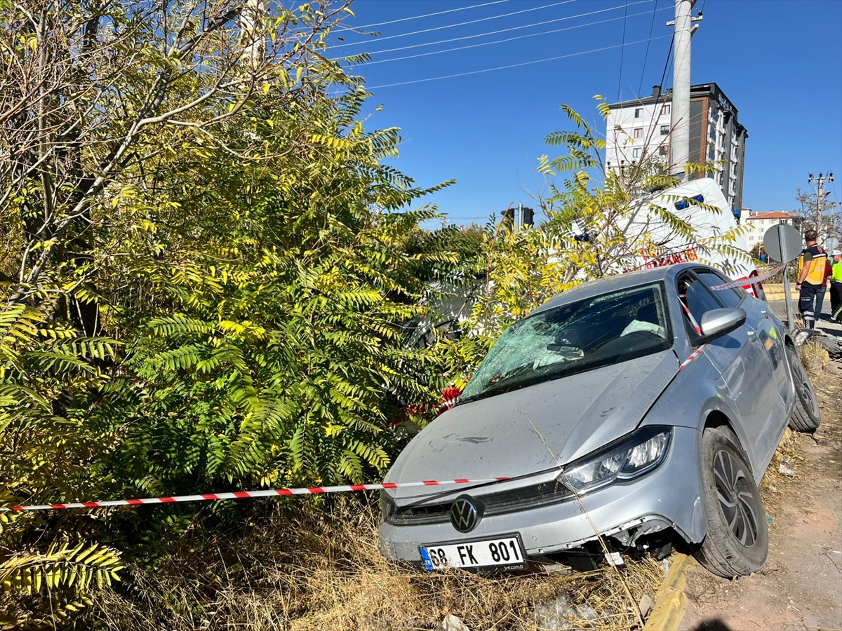 Aksaray'da Ambulans Ile Otomobilin Çarpışması Sonucu 4 Kişi Yaralandı 3