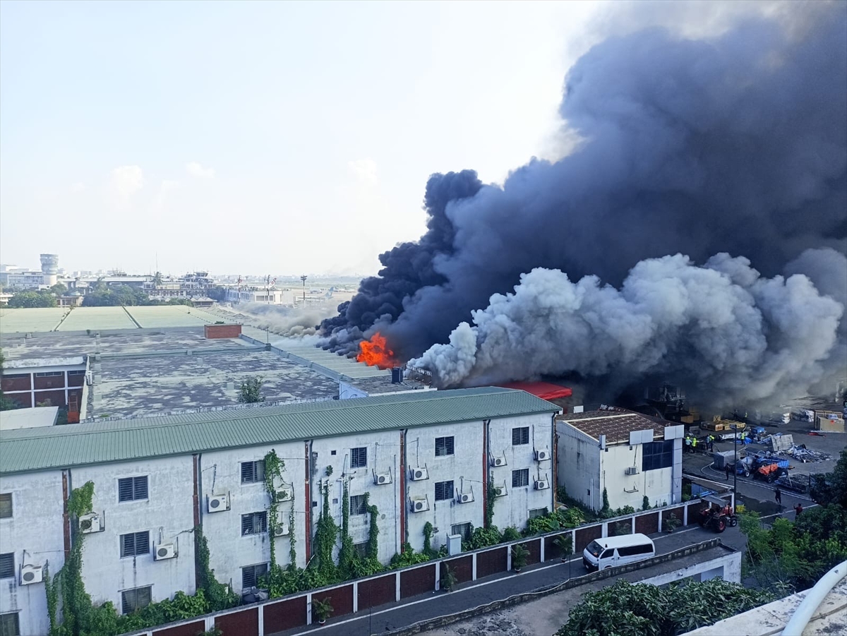 Bangladeş'in Başkenti Dakka'daki Uluslararası Havalimanında Yangıaa 20251018 39450770 39450763 Bangladesin Baskenti Dakkadaki Uluslararasi Havalimaninda Yangin Cikti