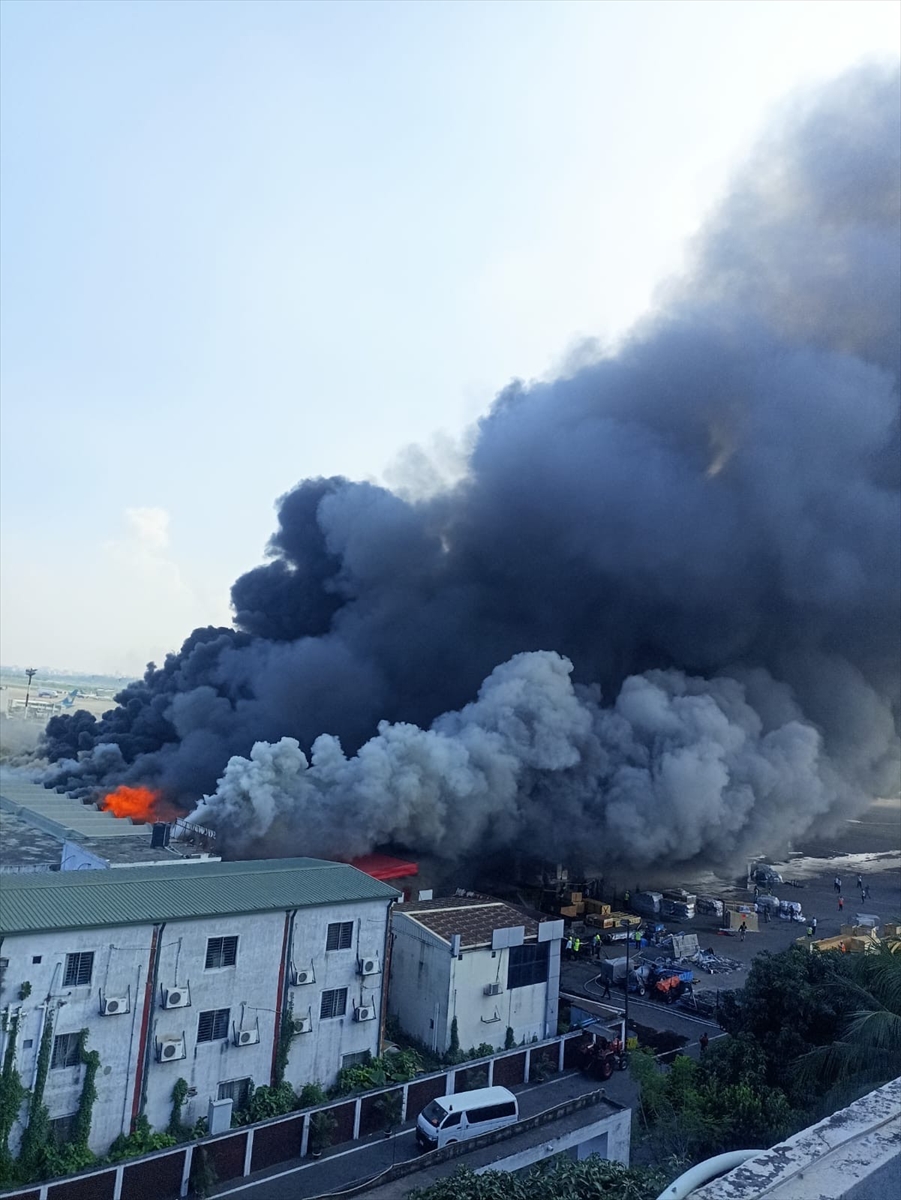Bangladeş'in Başkenti Dakka'daki Uluslararası Havalimanında Yangıaa 20251018 39450770 39450764 Bangladesin Baskenti Dakkadaki Uluslararasi Havalimaninda Yangin Cikti