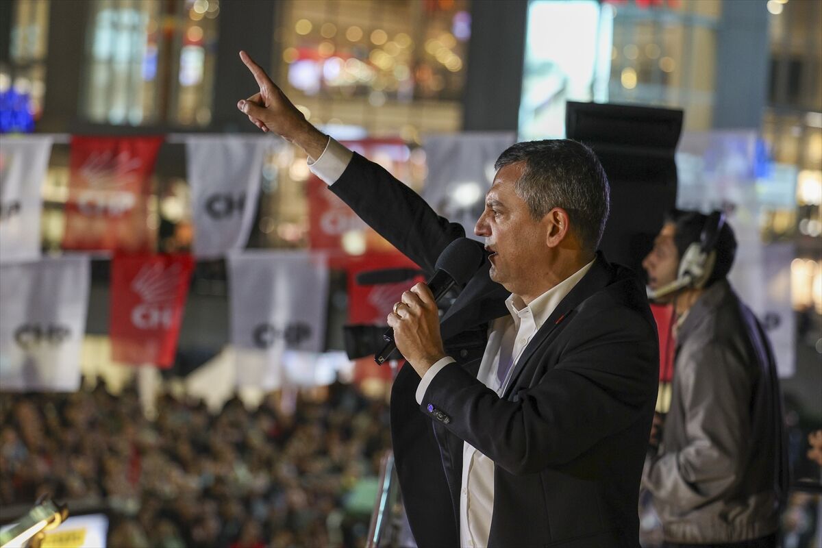 Chp Genel Başkanı Özel, Partisinin Şişli Mitinginde Konuştu 3