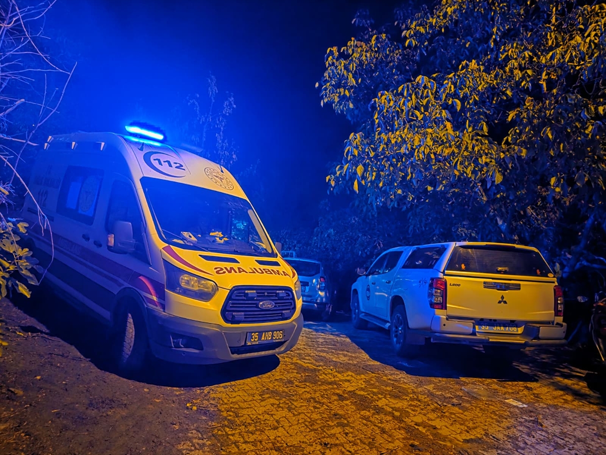 İzmir'de Bir Kişi Tartıştığı Oğlunu Silahla Öldürdü, Eşini Ağır Yaraladı 1