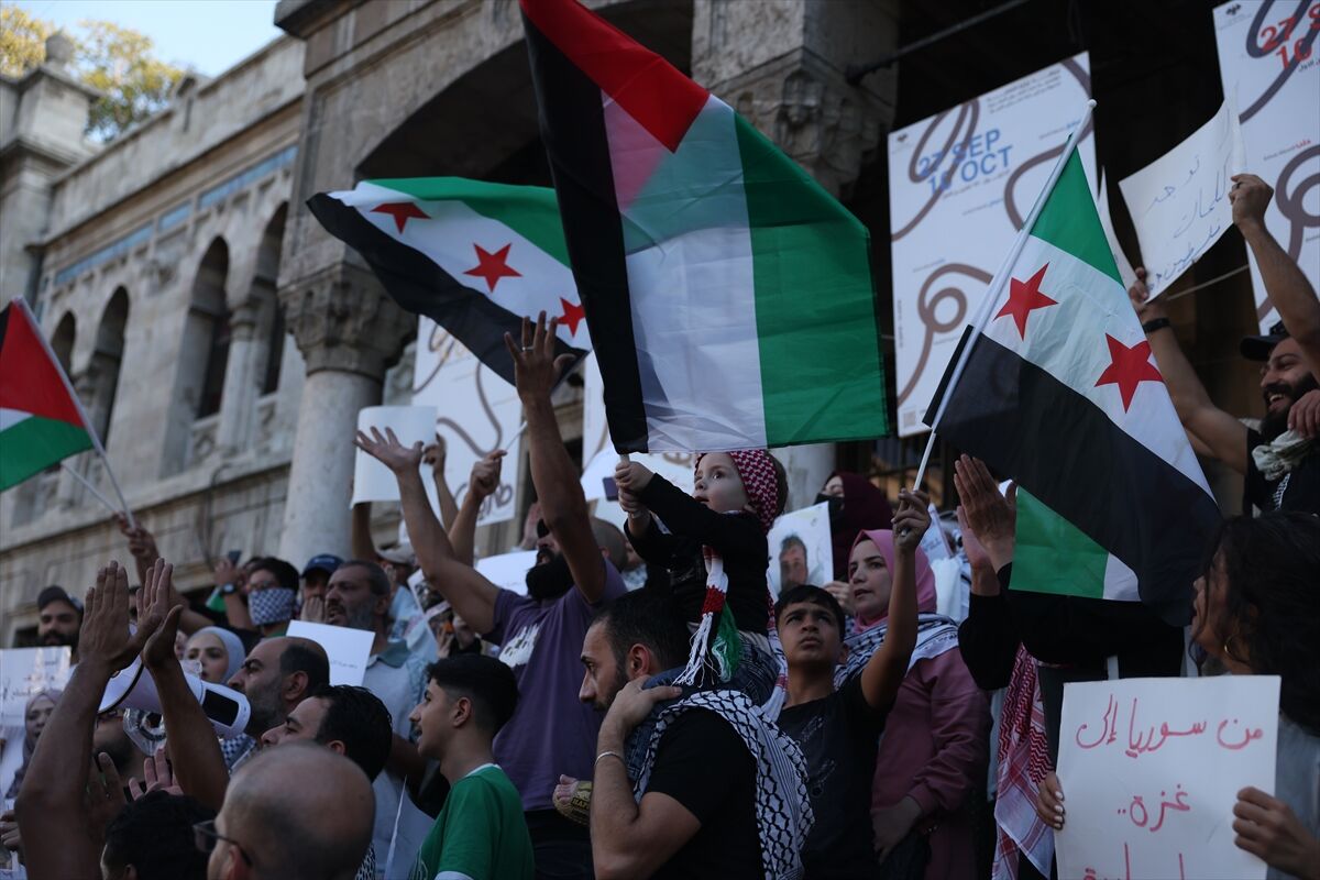 Şamsumudgösteri A A 20251002 39292461 39292451 S U R I Y E N I N B A S K E N T I S A M D A K U R E S E L S U M U D F I L O S U N A D E S T E K G O S T E R I S I