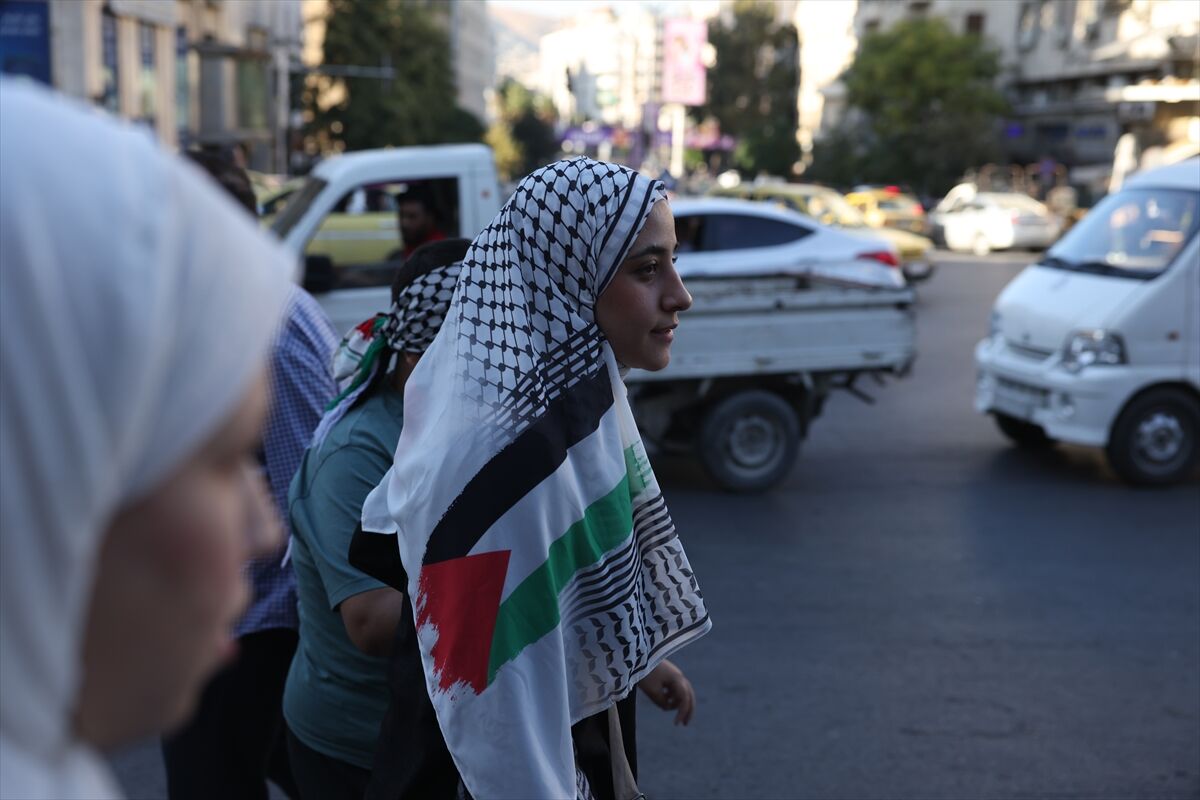 Şamsumudgösteri A A 20251002 39292461 39292454 S U R I Y E N I N B A S K E N T I S A M D A K U R E S E L S U M U D F I L O S U N A D E S T E K G O S T E R I S I