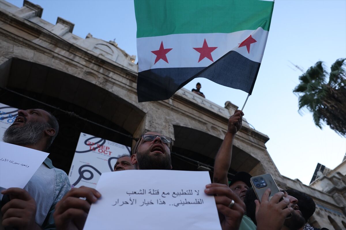 Şamsumudgösteri A A 20251002 39292461 39292457 S U R I Y E N I N B A S K E N T I S A M D A K U R E S E L S U M U D F I L O S U N A D E S T E K G O S T E R I S I