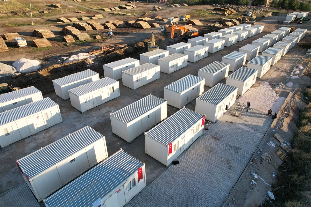 Sındırgı'da Konteyner Kentaa 20251031 39579745 39579735 61Lik Depremlerden Etkilenen Sindirgida Konteyner Kent Kurulumu Araliksiz Suruyor