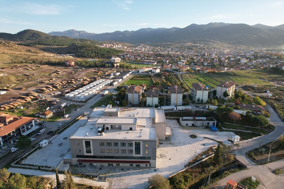 Sındırgı'da Konteyner Kentaa 20251031 39579745 39579740 61Lik Depremlerden Etkilenen Sindirgida Konteyner Kent Kurulumu Araliksiz Suruyor