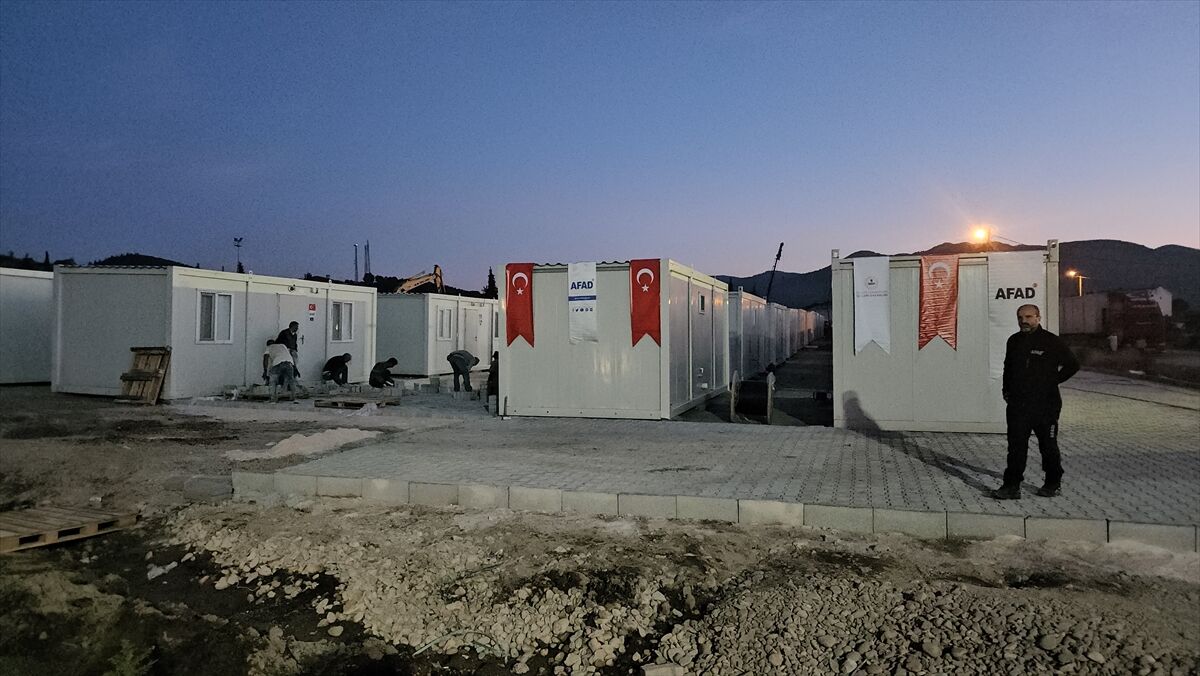 Sındırgı'da Konteyner Kentaa 20251031 39579745 39579744 61Lik Depremlerden Etkilenen Sindirgida Konteyner Kent Kurulumu Araliksiz Suruyor