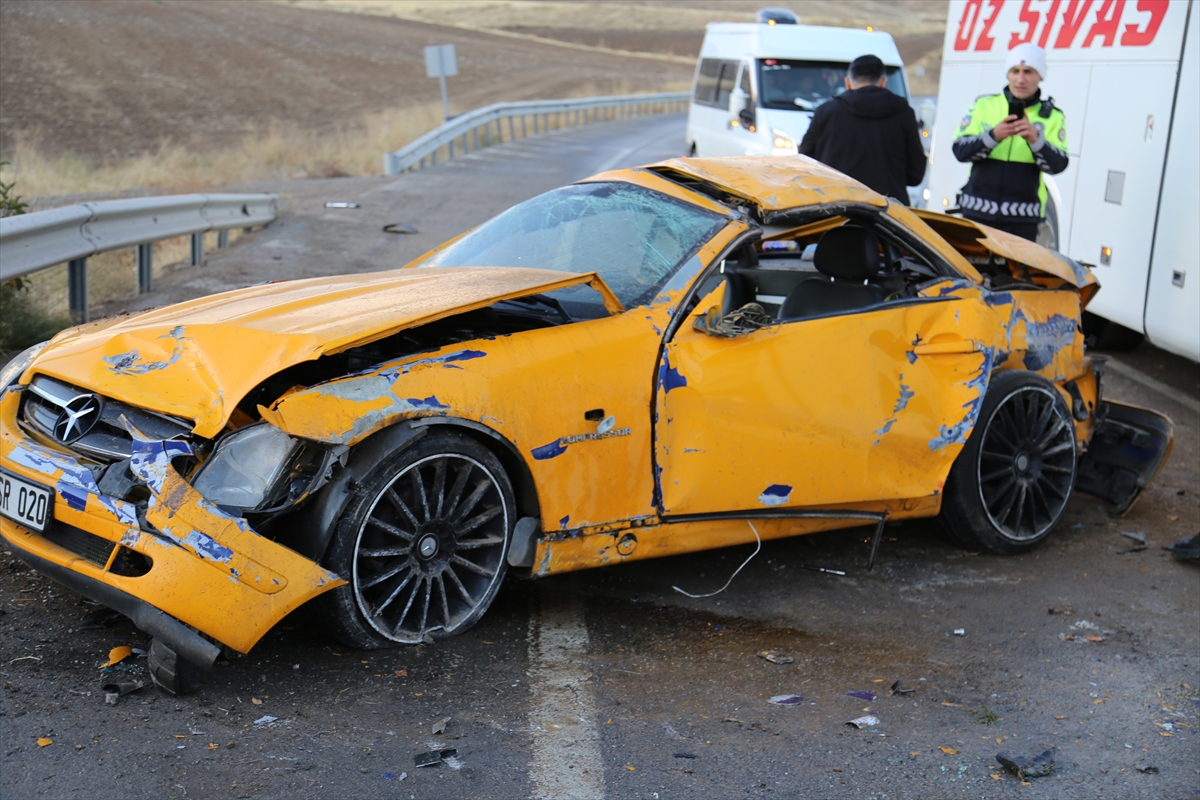 Sivas'ta Iki Otomobilin Çarpıştığı Kaza1