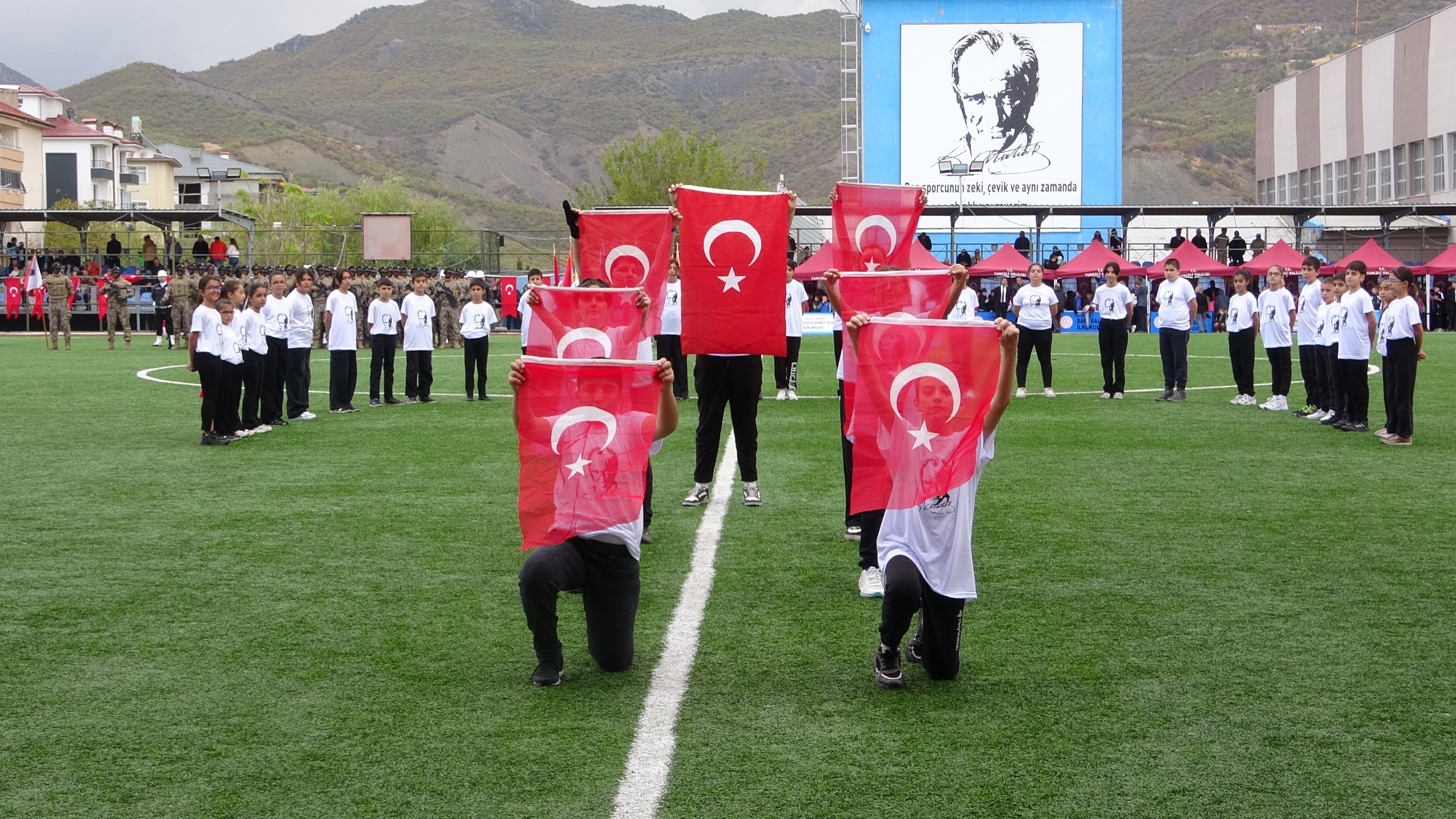 Tunceli'de 29 Ekim Coşkusuaw569151 04