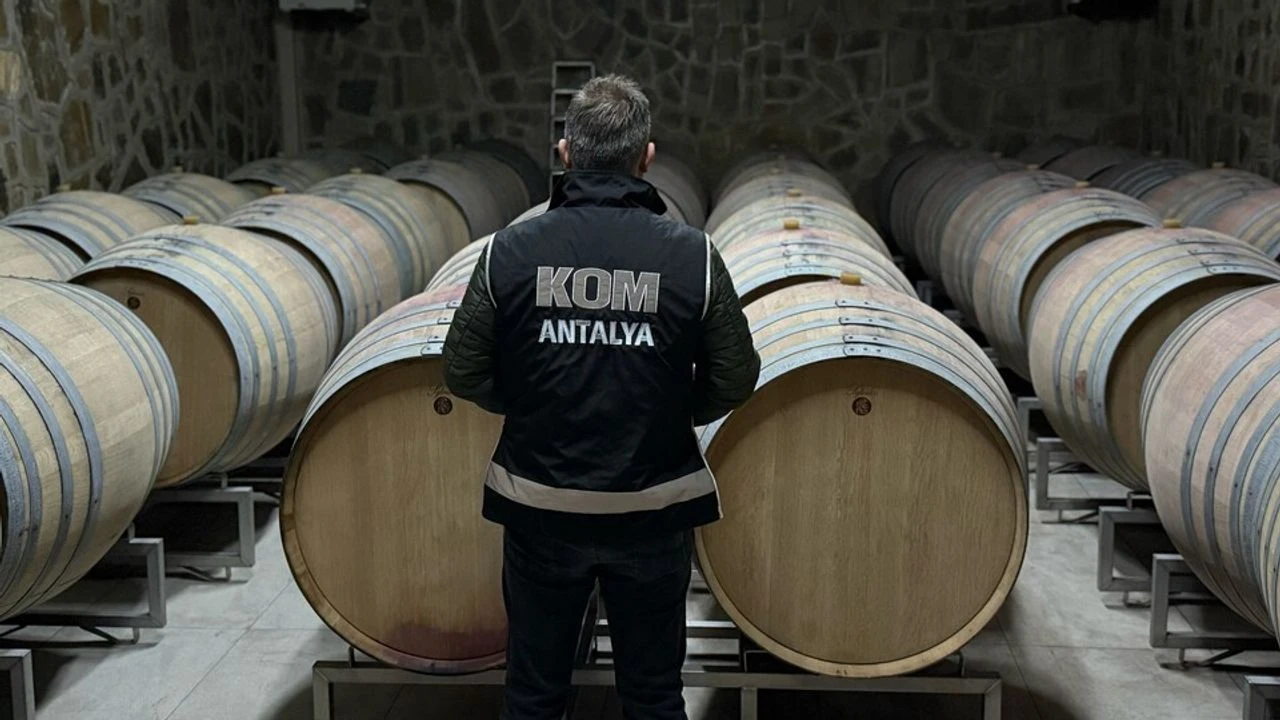 81 Ilde Kacak Alkol Operasyonu 13 Imalathane Desifre Edildi 179 Supheli Yakalandi