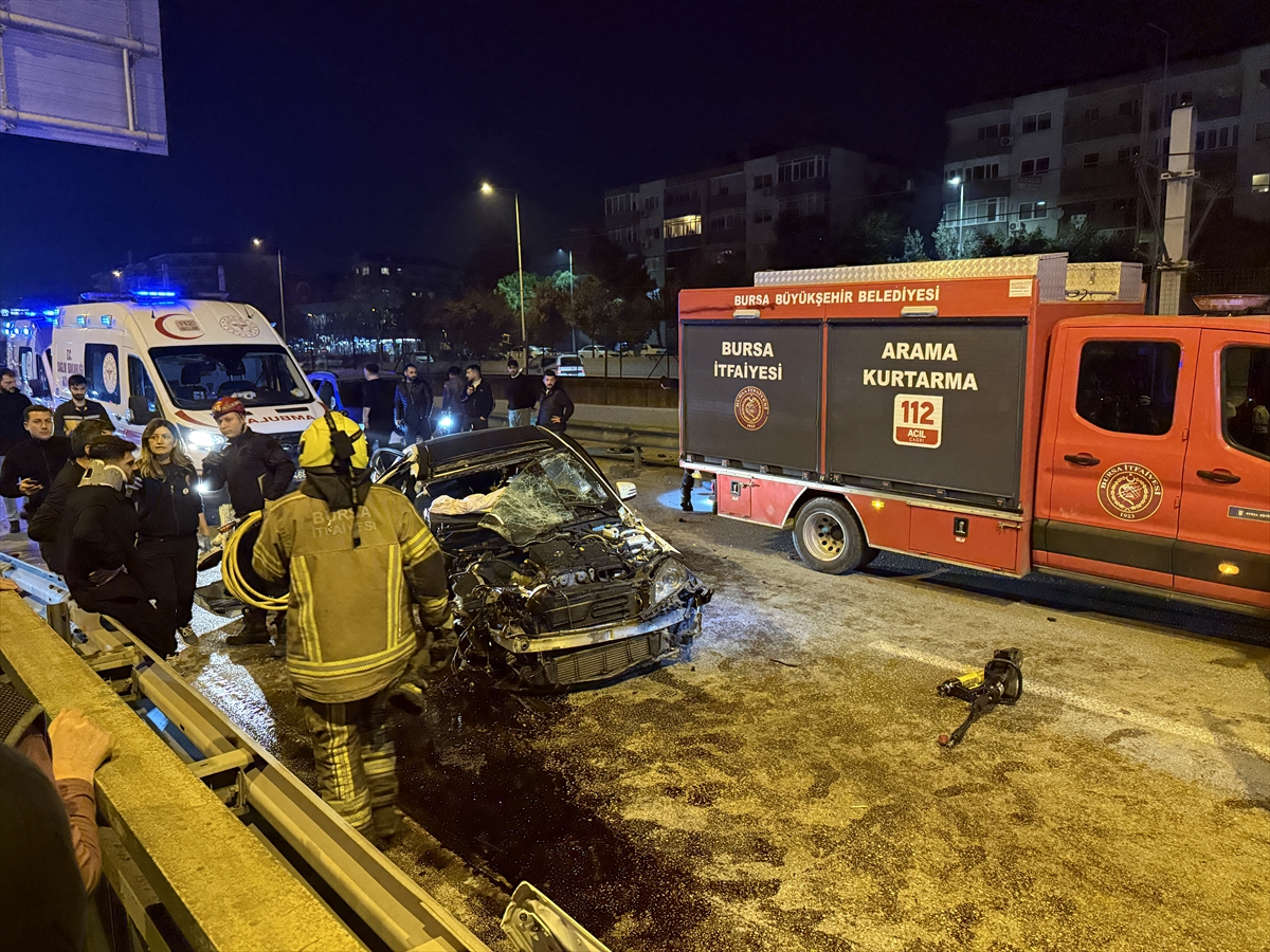 A A 20251109 39665518 39665517 B U R S A D A T R A F I K L E V H A S I D I R E G I N E C A R P A N O T O M O B I L D E K I 6 K I S I Y A R A L A N D I