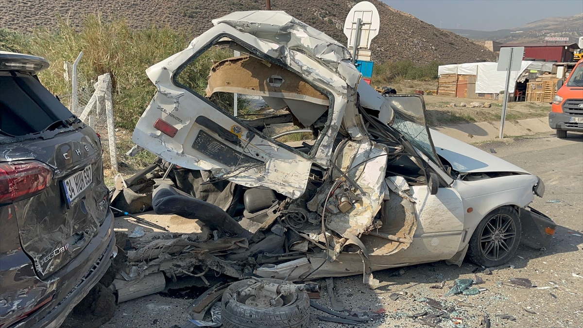 A A 20251110 39668766 39668762 H A T A Y D A K A M Y O N K I R M I Z I I S I K T A B E K L E Y E N 6 A R A C A C A R P T I 4 K I S I Y A R A L A N D I