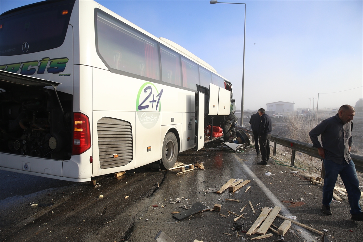 A A 20251118 39735291 39735289 E R Z U R U M D A Y O L C U O T O B U S U I L E T I R I N C A R P I S T I G I K A Z A D A 11 K I S I Y A R A L A N D I