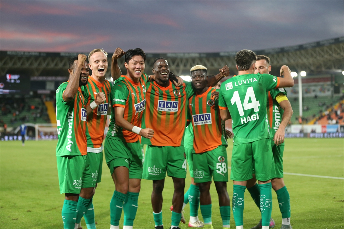 Aa 20251123 39786168 39786165 Corendon Alanyaspor Kasimpasa Kopya