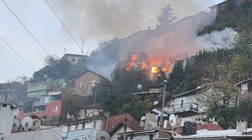 Bursa’da Yanan 2 Katlı Evin 78 Yaşındaki Sahibi Kayıp 1