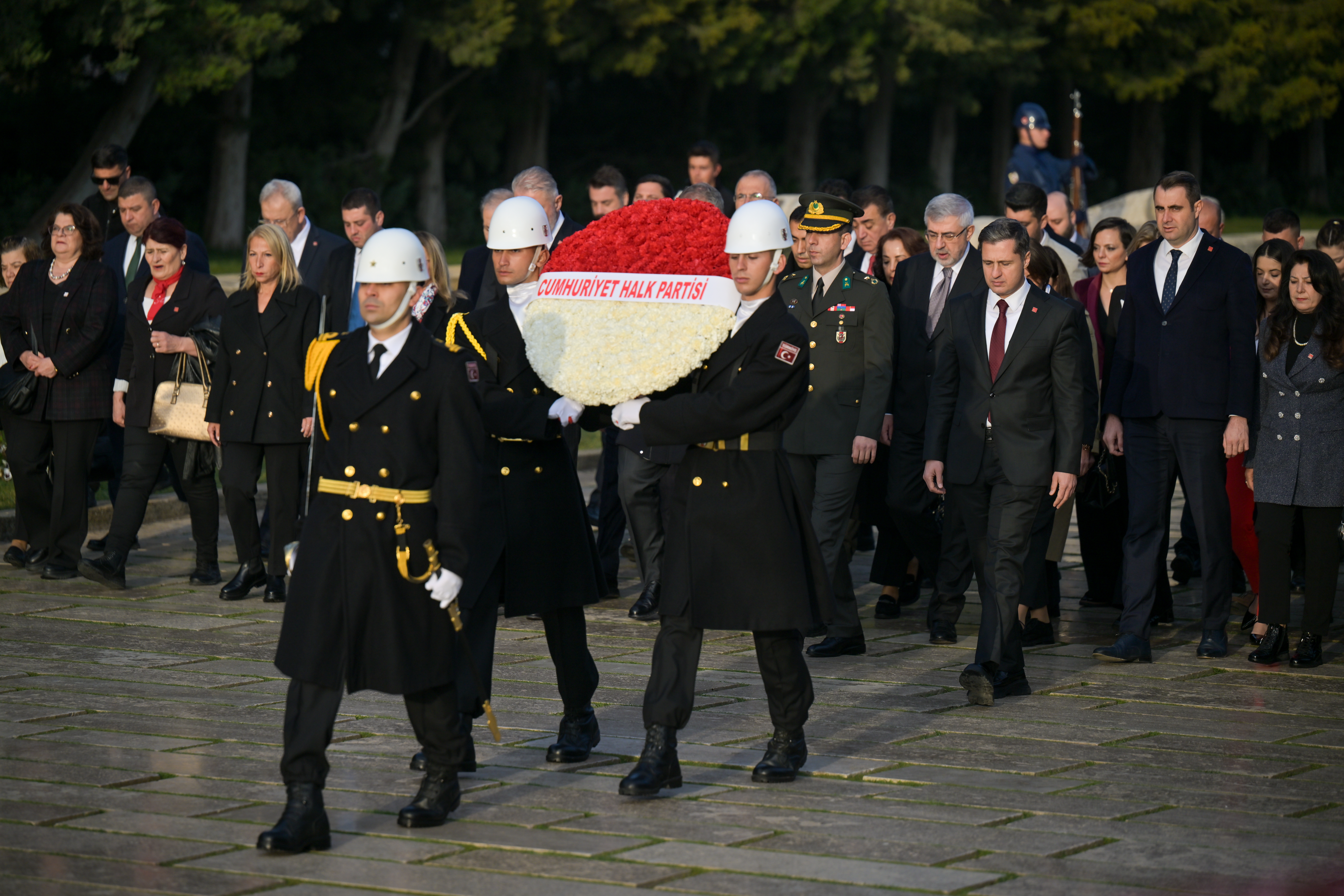 Chp Heyeti Anıtkabir'i Ziyaret Etti 1