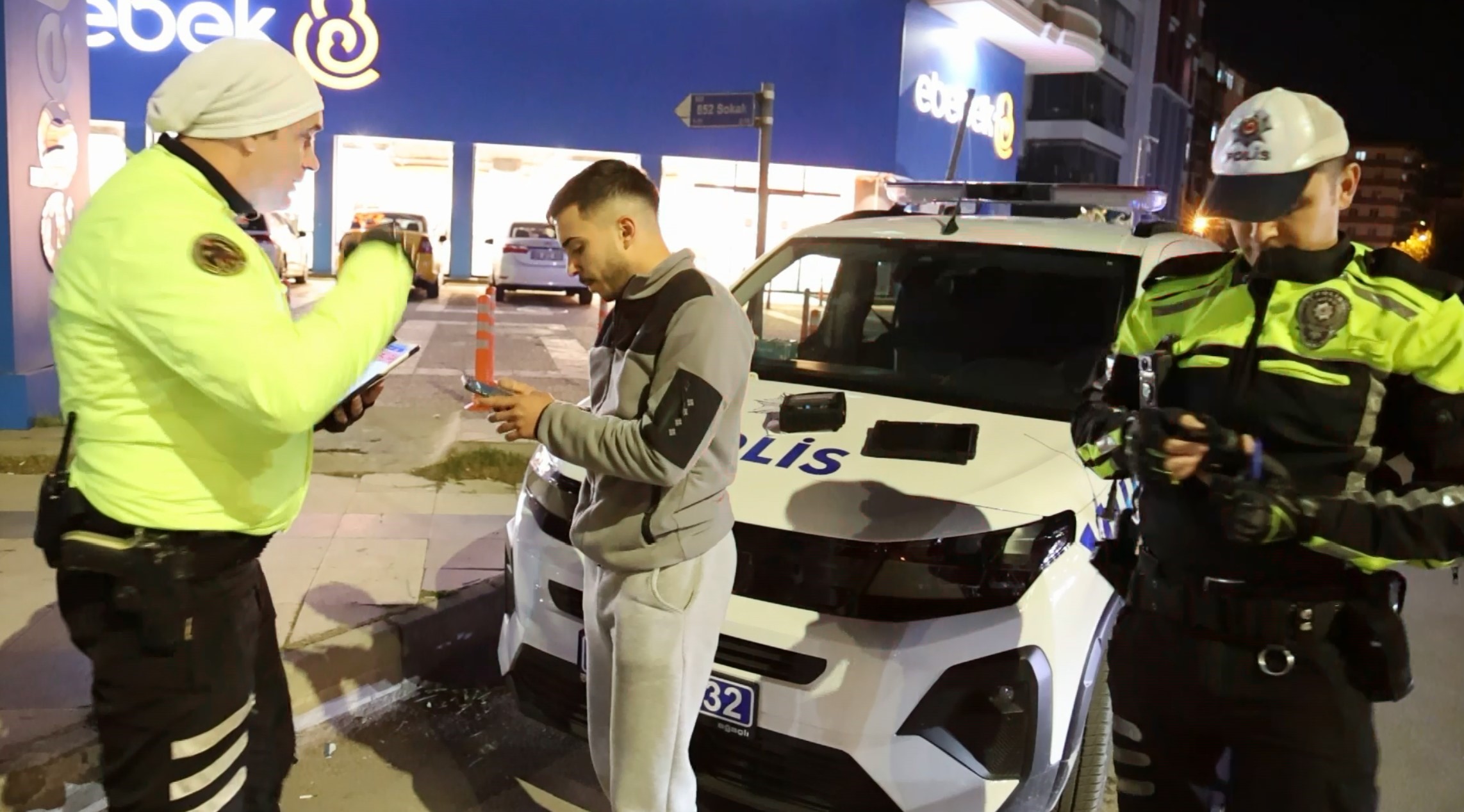 Ehliyeti Yok, Muayenesi Yok, Sigortası Yok2