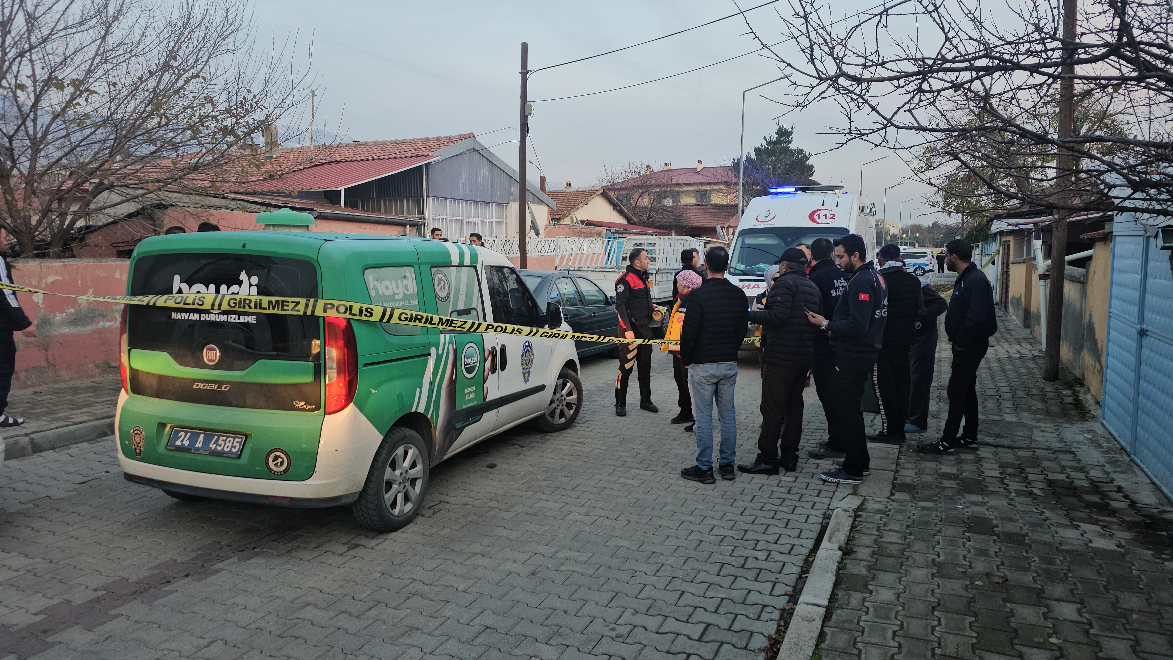 Erzincan'da Baba Ile Oğlu Evlerinde Ölü Bulundu 3