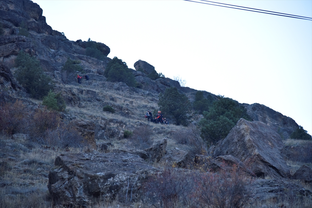 Gümüşhane'de Doğa Yürüyüşü Sırasında Kayalıklardan Düşen Hemşire Yaralandı 1