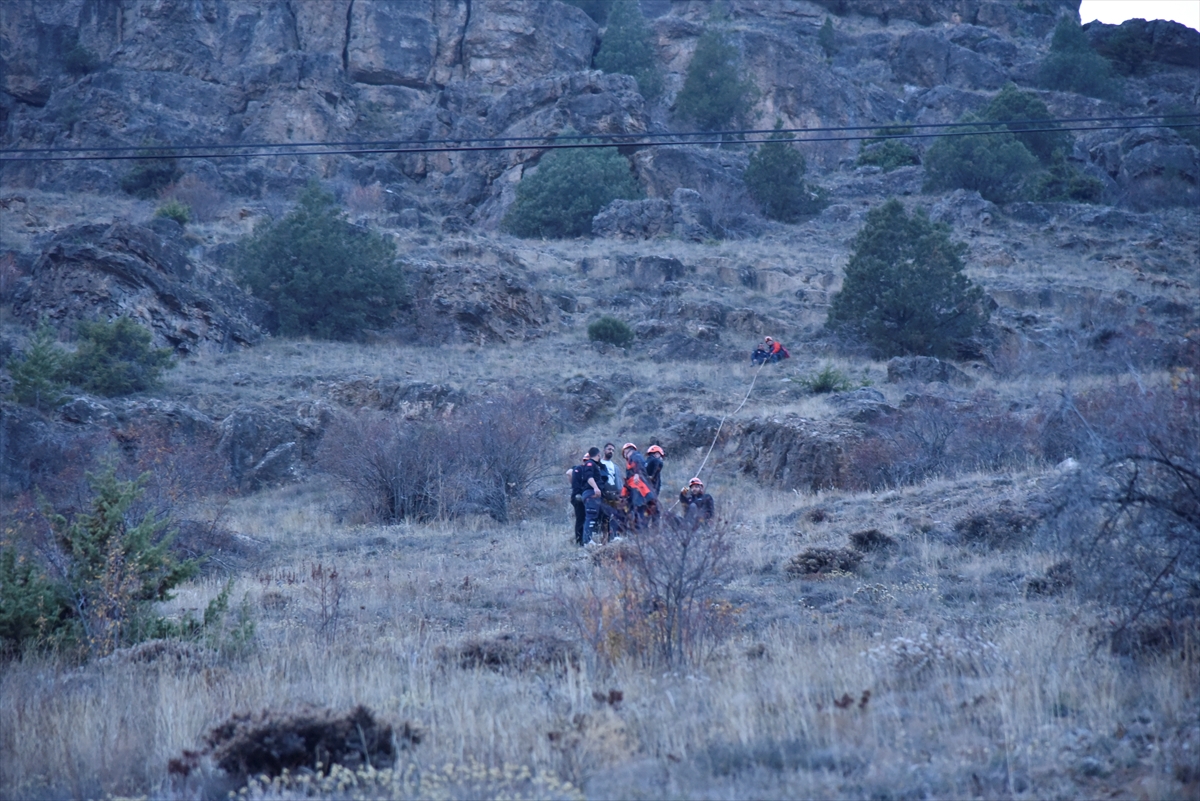 Gümüşhane'de Doğa Yürüyüşü Sırasında Kayalıklardan Düşen Hemşire Yaralandı 2