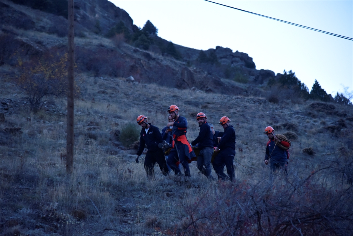 Gümüşhane'de Doğa Yürüyüşü Sırasında Kayalıklardan Düşen Hemşire Yaralandı 4