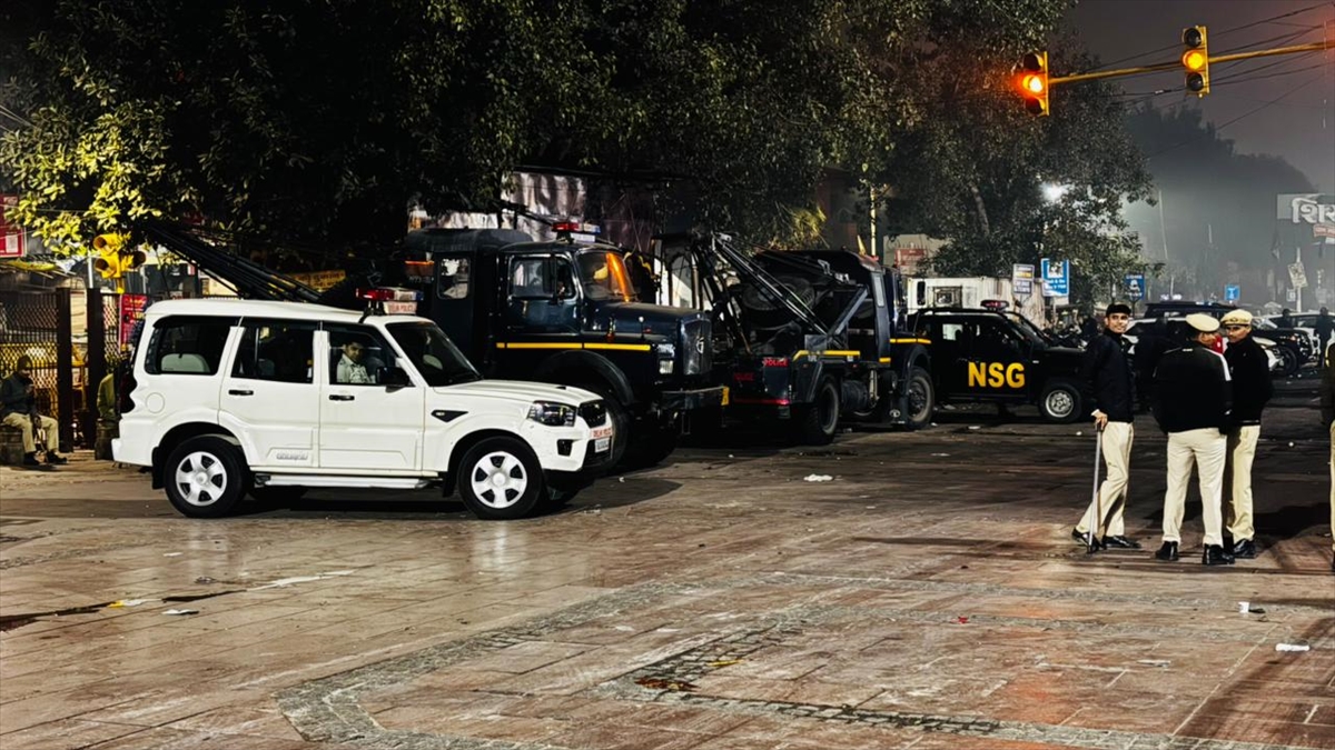 Hindistan'ın Başkenti Yeni Delhi'de Bir Araçta Meydana Gelen Patlamaaa 20251110 39674135 39674129 Hindistanin Baskenti Yeni Delhide Bir Aracta Meydana Gelen Patlamada 8 Kisi Hayatini Kaybetti