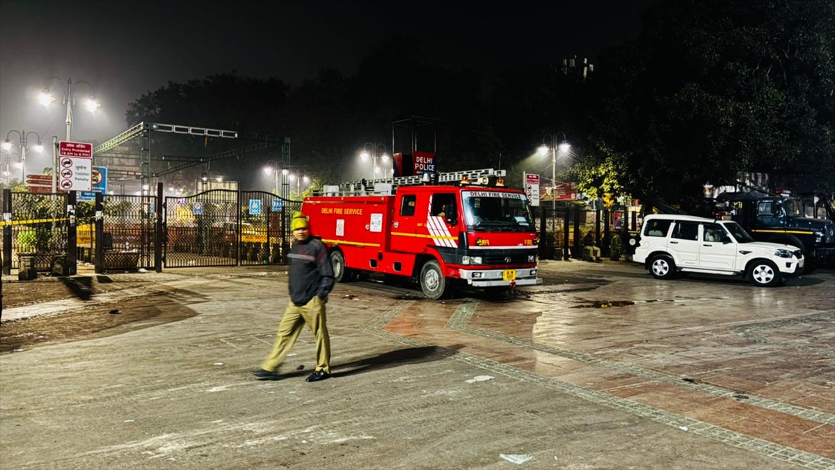 Hindistan'ın Başkenti Yeni Delhi'de Bir Araçta Meydana Gelen Patlamaaa 20251110 39674135 39674130 Hindistanin Baskenti Yeni Delhide Bir Aracta Meydana Gelen Patlamada 8 Kisi Hayatini Kaybetti