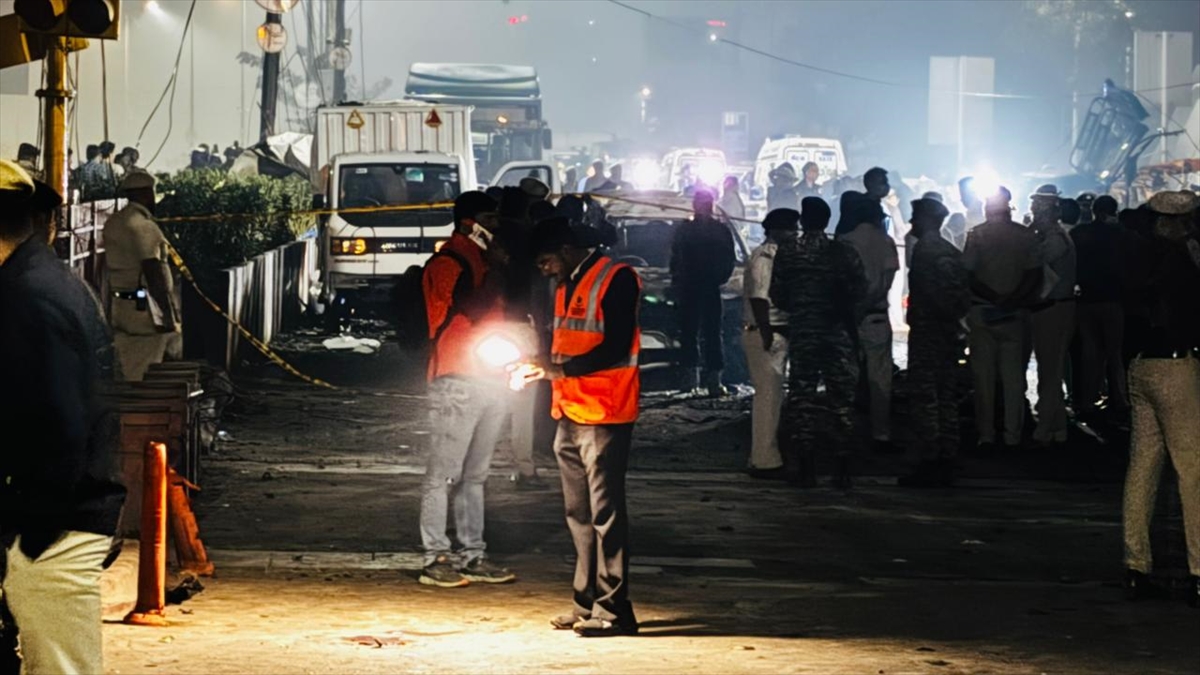 Hindistan'ın Başkenti Yeni Delhi'de Bir Araçta Meydana Gelen Patlamaaa 20251110 39674135 39674131 Hindistanin Baskenti Yeni Delhide Bir Aracta Meydana Gelen Patlamada 8 Kisi Hayatini Kaybetti