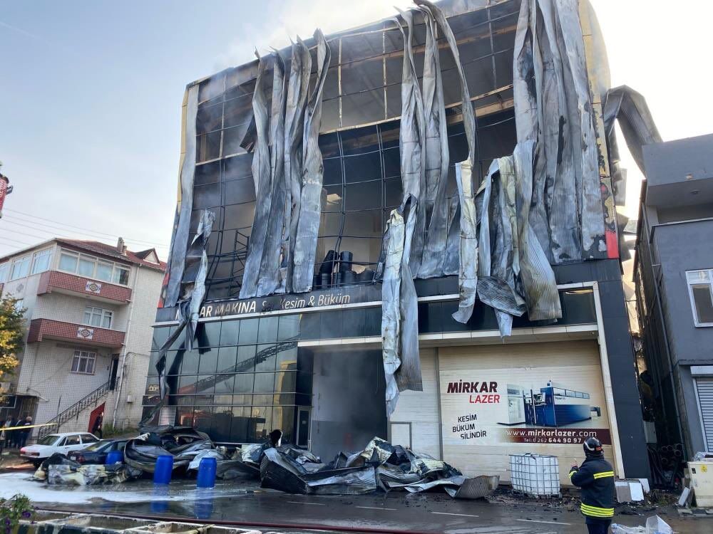 Kocaeli'de 6 Kişinin Hayatını Kaybettiği Parfüm Deposu