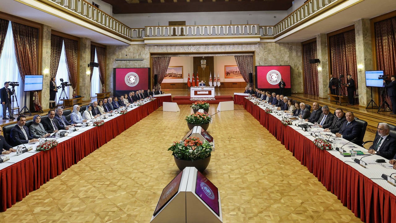 Tbmm De Surec Komisyonu Toplandi Her Adim Seffaf Sekilde Aciklanacak 1-1