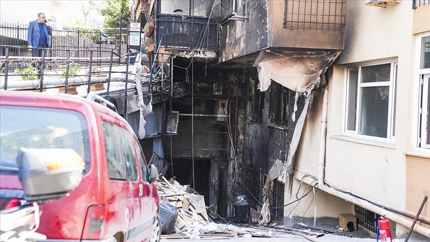 Thumbs B C 40509287E86D5C2F82E7B7E12E08E02D