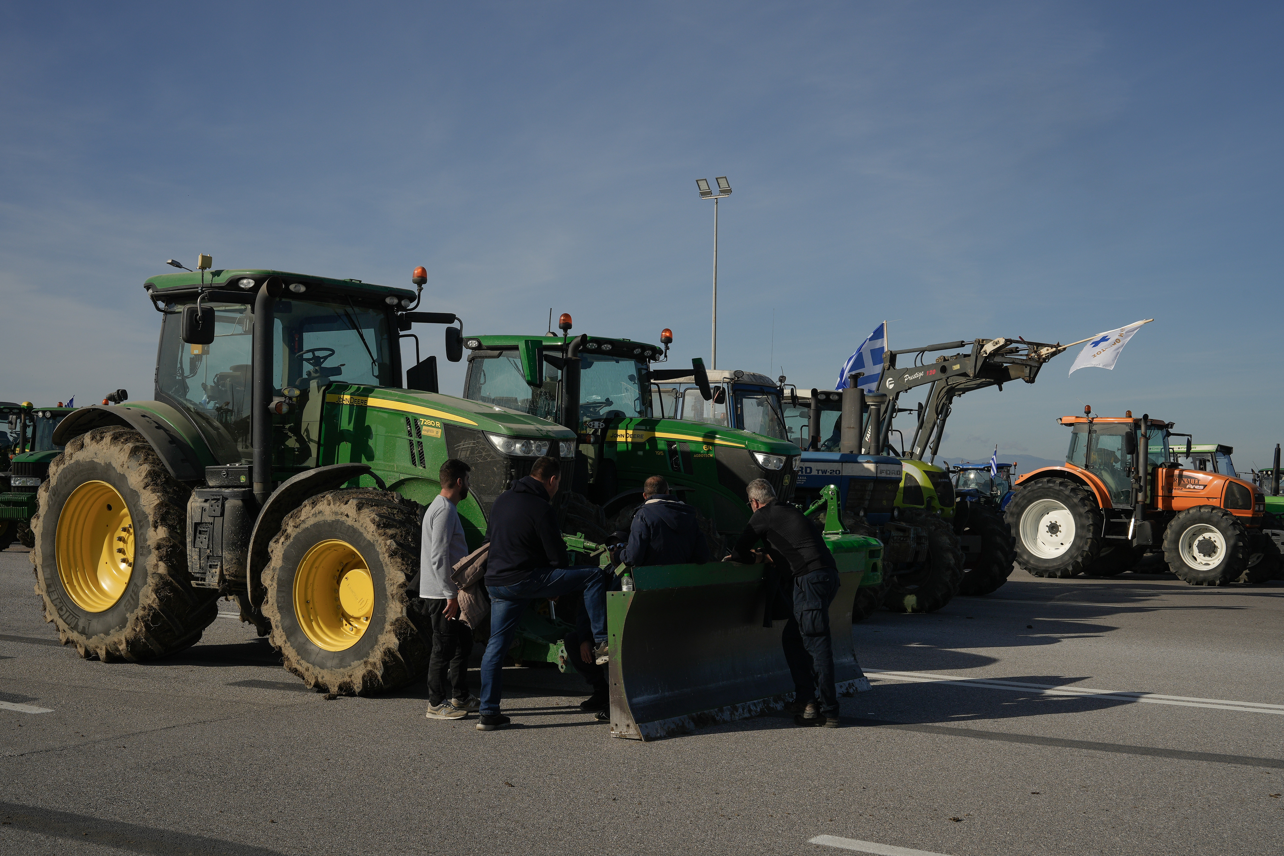 A A 20251201 39861418 39861409 Y U N A N I S T A N D A C I F T C I L E R A T I N A S E L A N I K Y O L U N U T R A F I G E K A P A T T I