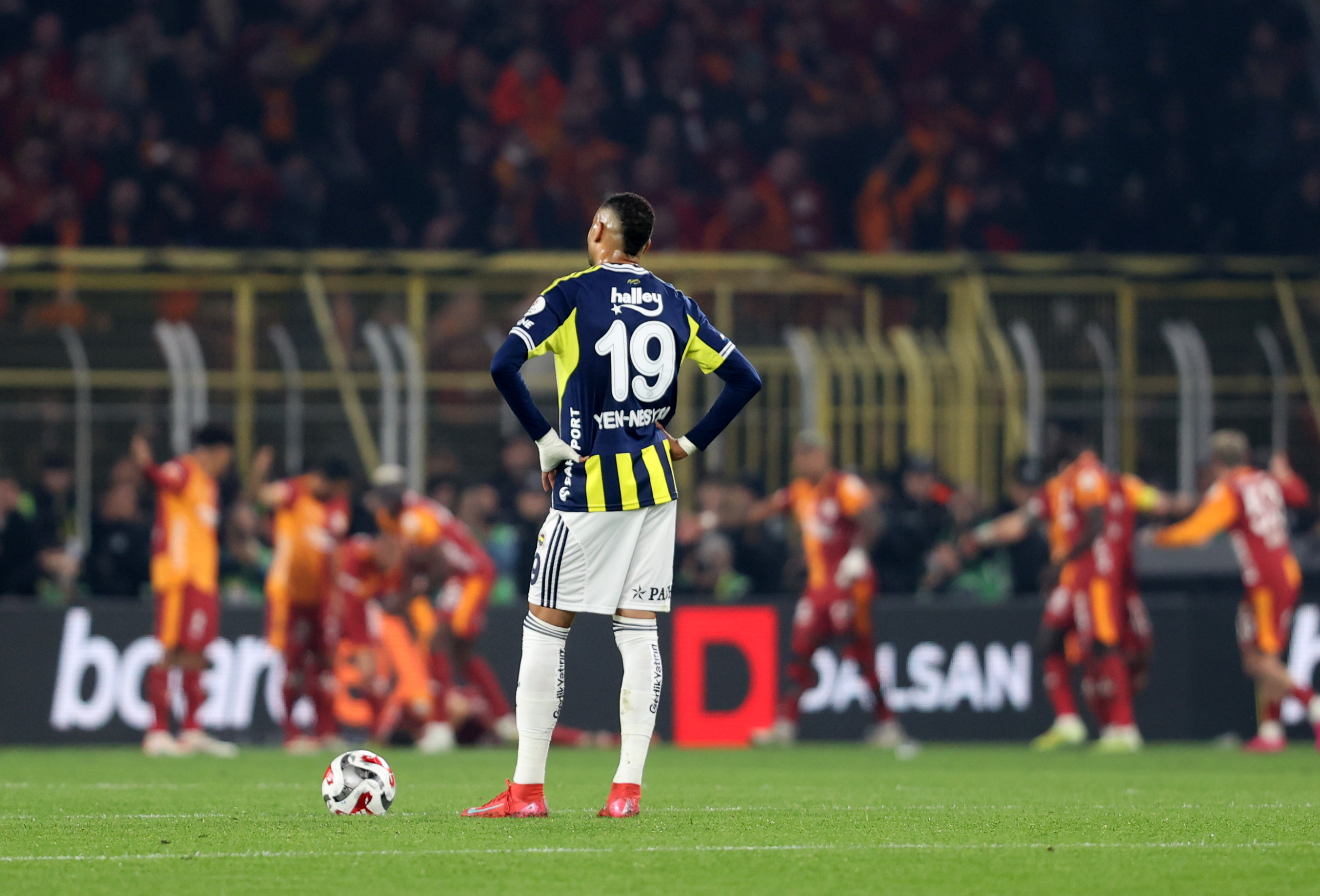 A A 20251201 39863423 39863417 F E N E R B A H C E G A L A T A S A R A Y