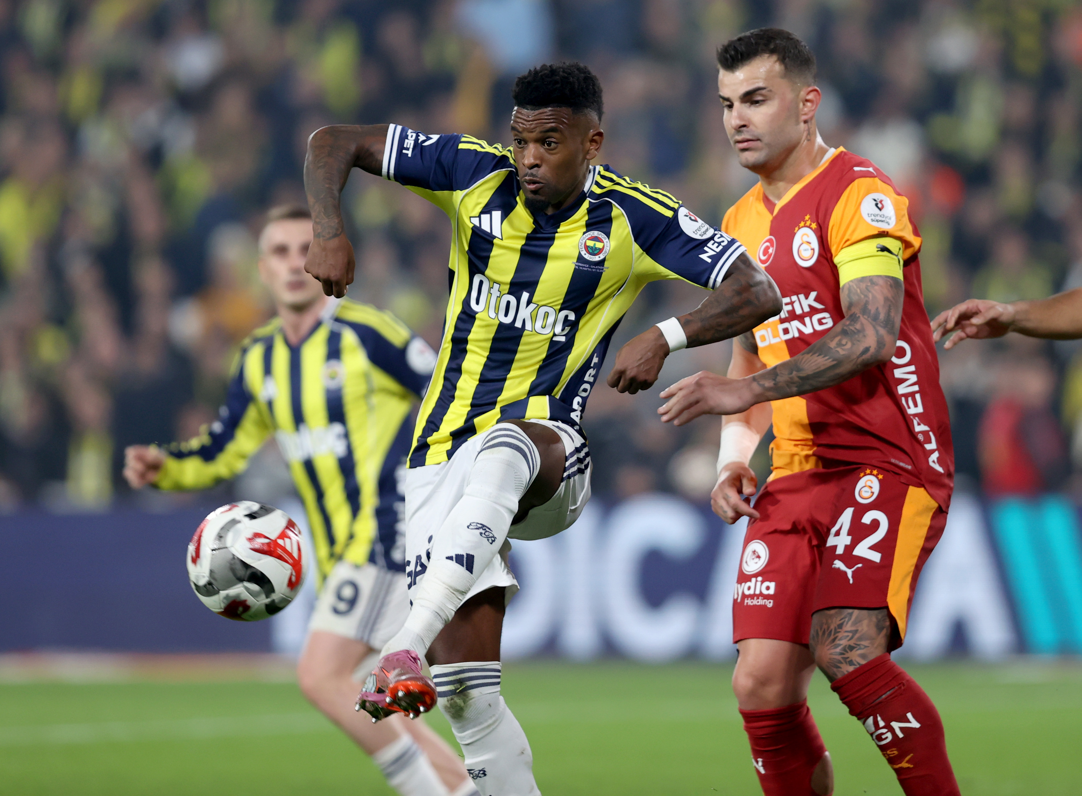 A A 20251201 39864041 39864036 F E N E R B A H C E G A L A T A S A R A Y