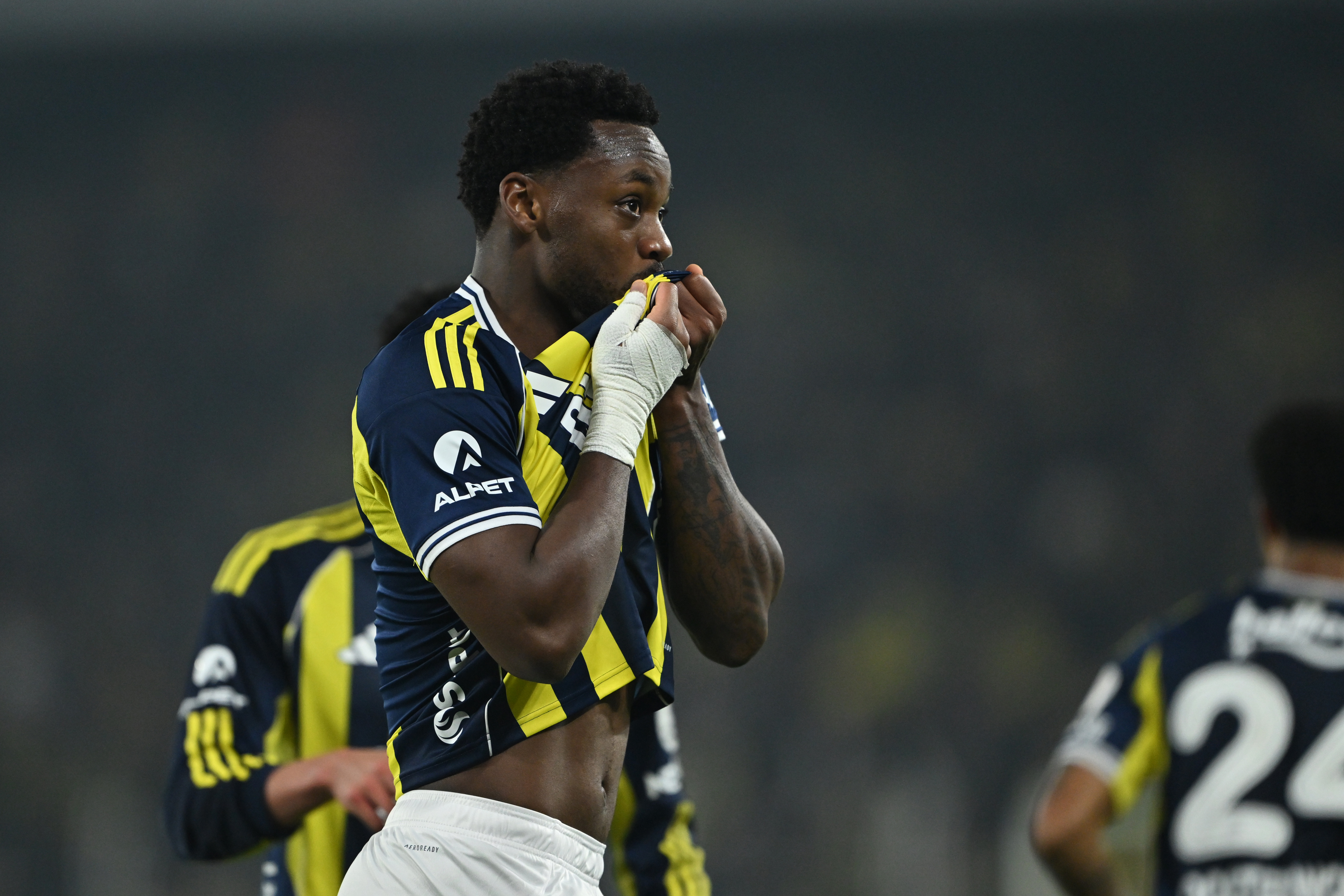 A A 20251201 39864401 39864394 F E N E R B A H C E G A L A T A S A R A Y