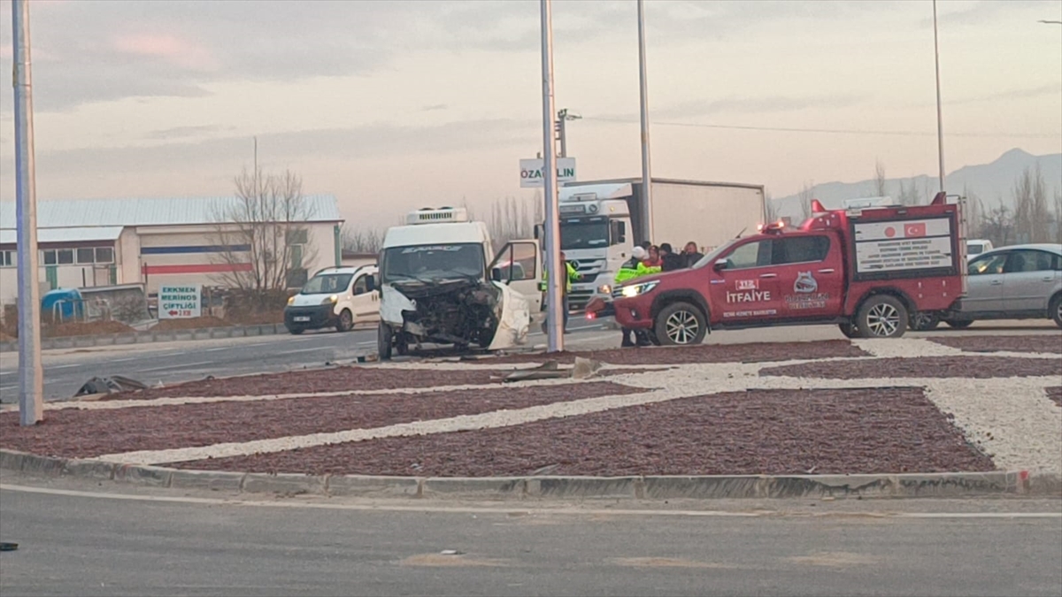 A A 20251205 39895671 39895670 A F Y O N K A R A H I S A R D A O G R E N C I S E R V I S A R A C I I L E K A M Y O N E T C A R P I S T I 14 K I S I Y A R A L A N D I