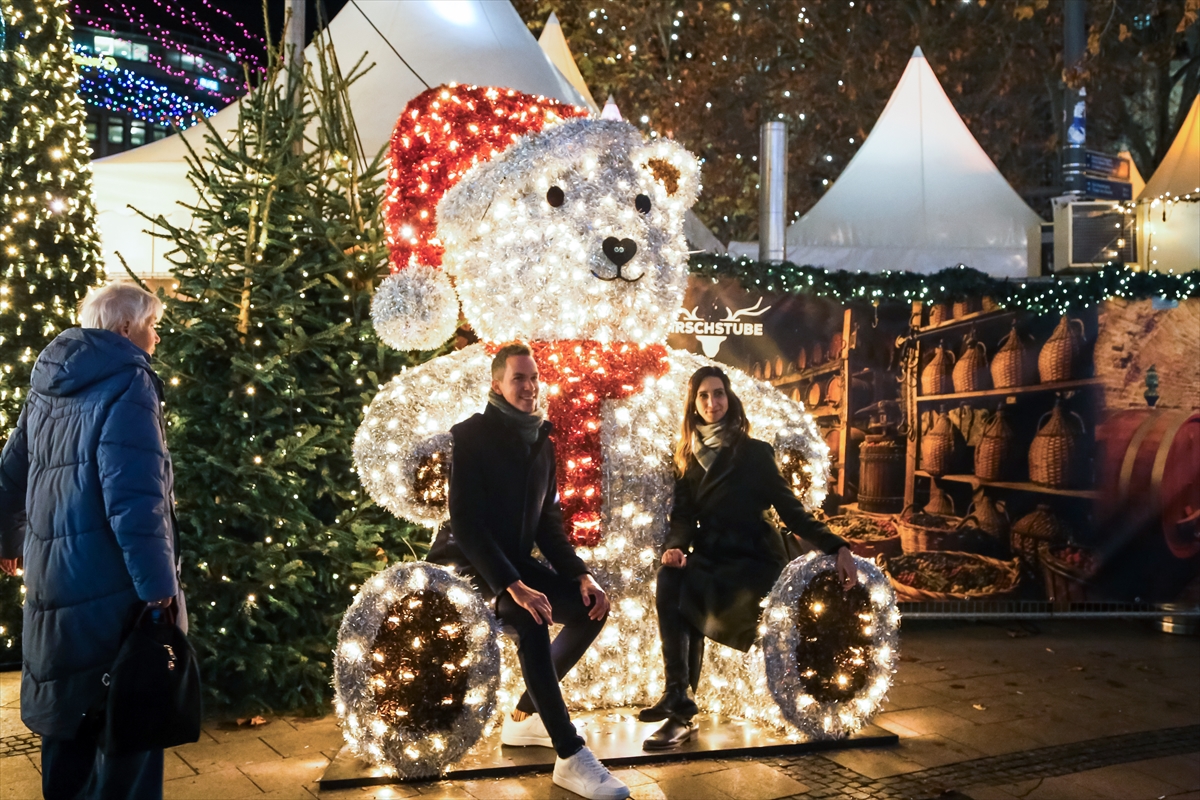 Berlin'de Noel pazarı kuruldu