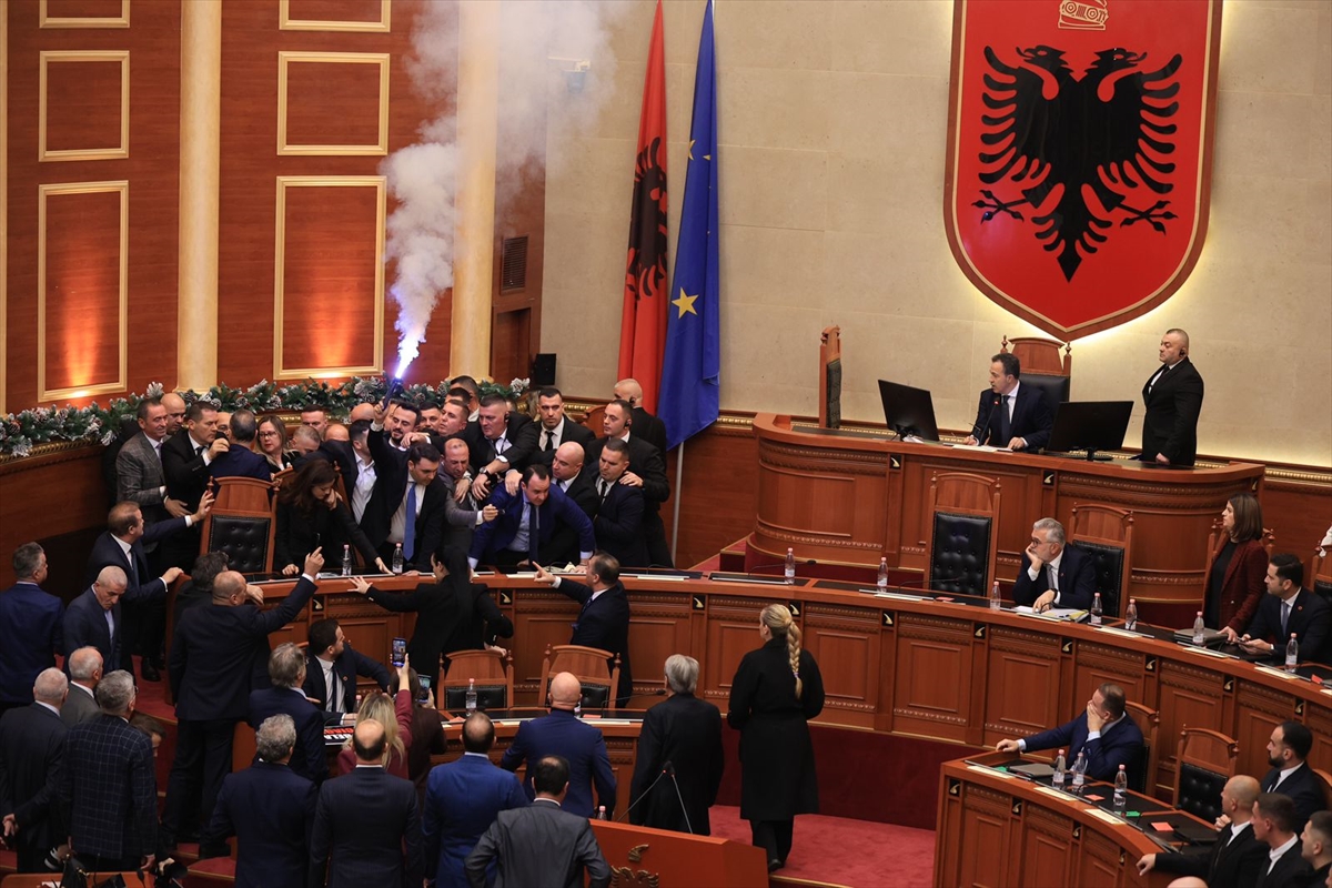 A A 20251218 40014747 40014743 A R N A V U T L U K M E C L I S I N D E B A S B A K A N Y A R D I M C I S I B A L L U K U N U N G O R E V E I A D E S I N E D E N I Y L E G E R G I N L I K Y A S A N D I