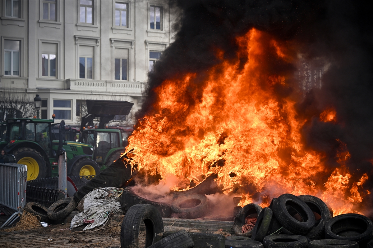 A A 20251218 40016469 40016458 B R U K S E L D E A B L I D E R L E R Z I R V E S I N I N Y A P I L D I G I S I R A D A C I F T C I L E R D E N T R A K T O R L U P R O T E S T O