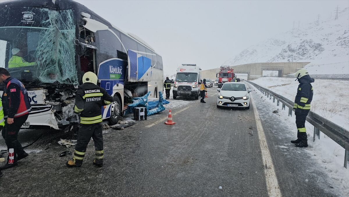 A A 20251227 40087909 40087908 E R Z I N C A N D A O T O B U S U N T I R A C A R P T I G I K A Z A D A 3 K I S I Y A R A L A N D I