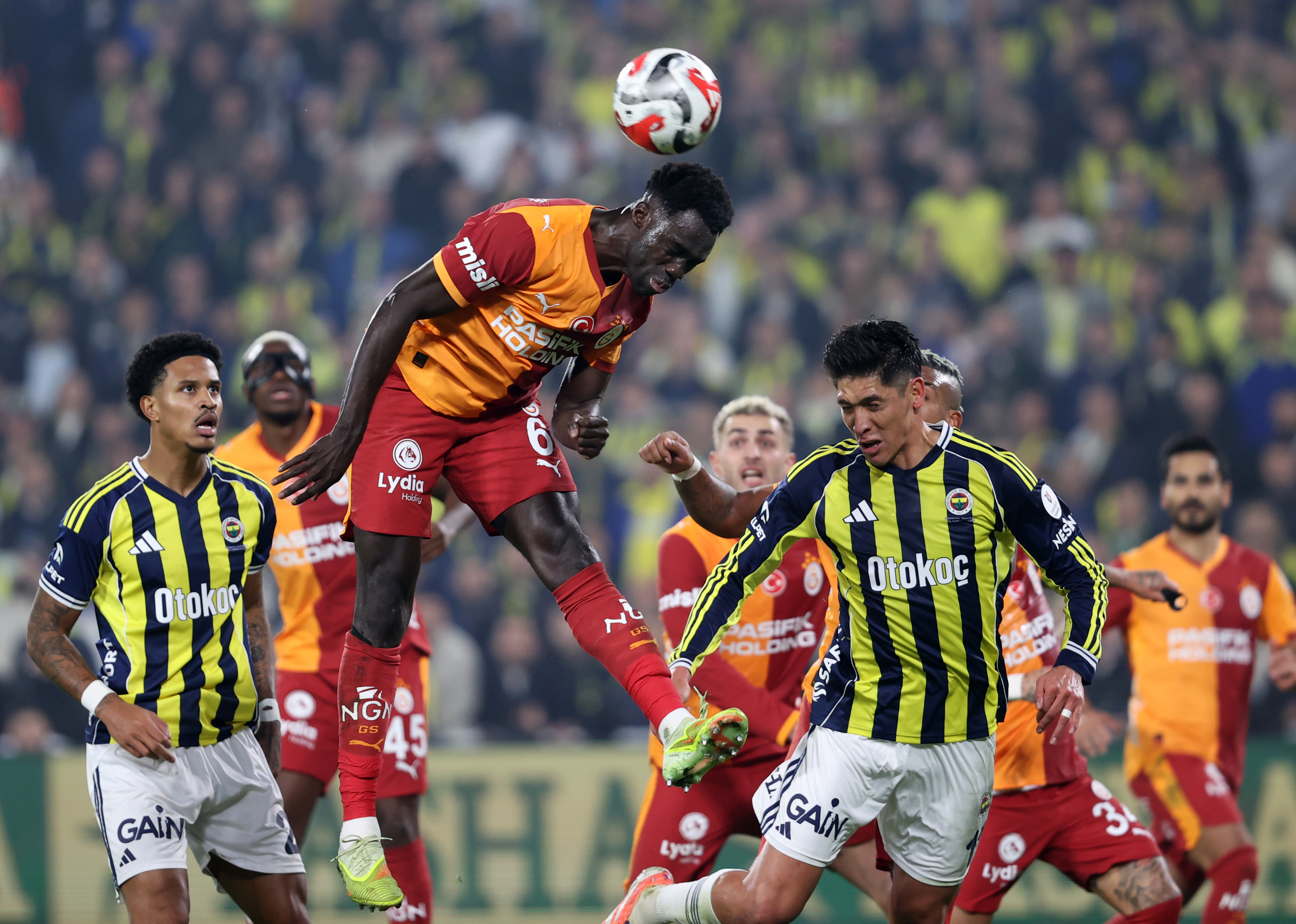Aa 20251201 39863808 39863801 Fenerbahce Galatasaray Kopya