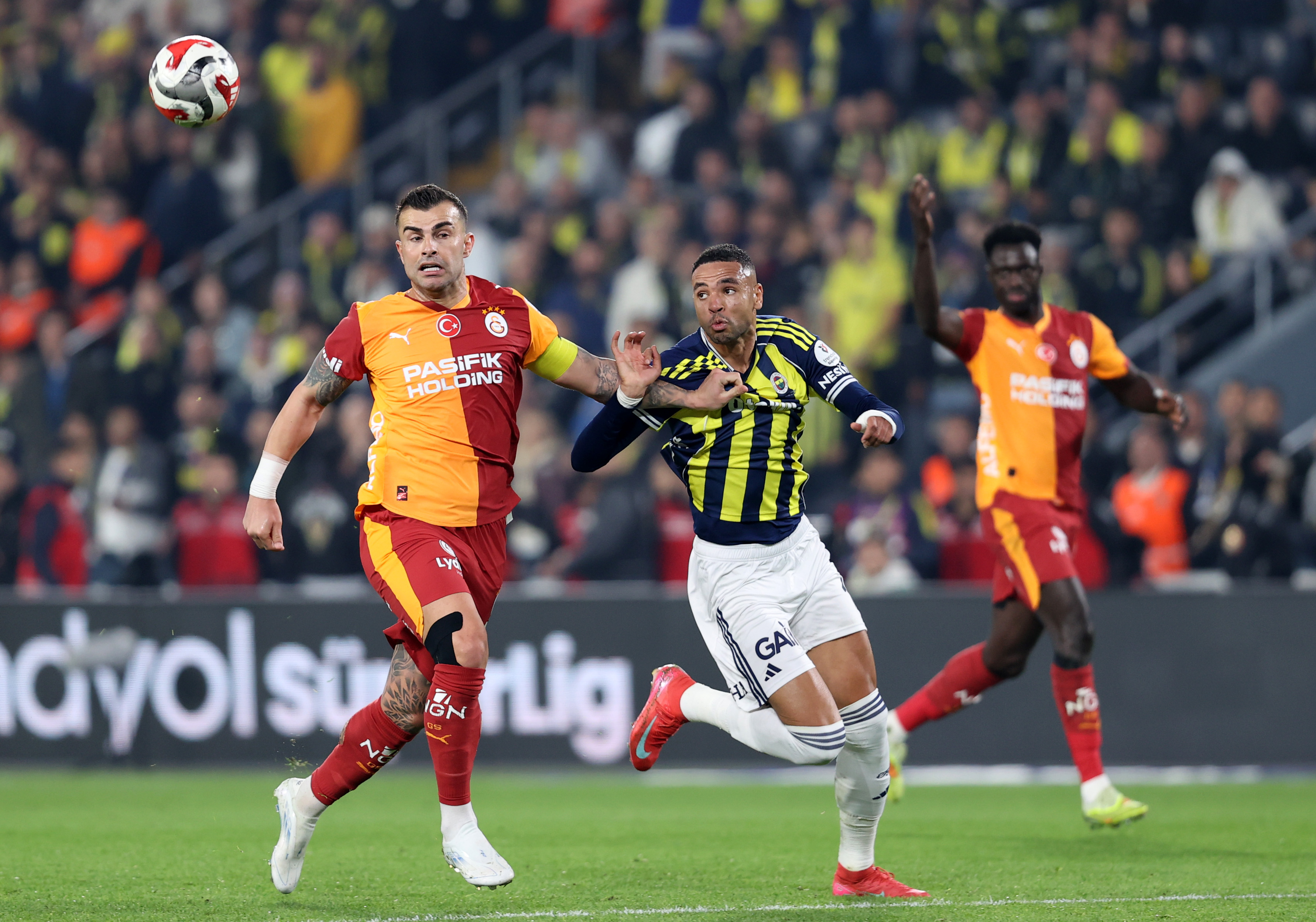 Aa 20251201 39863873 39863869 Fenerbahce Galatasaray Kopya