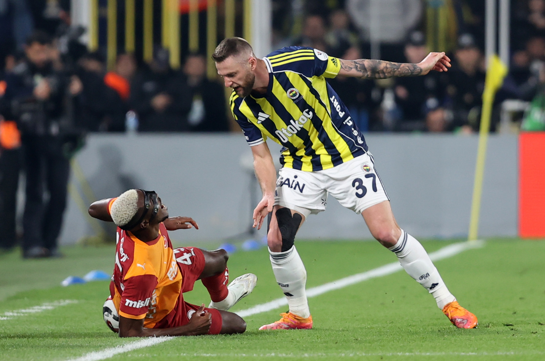 Aa 20251201 39863873 39863872 Fenerbahce Galatasaray Kopya