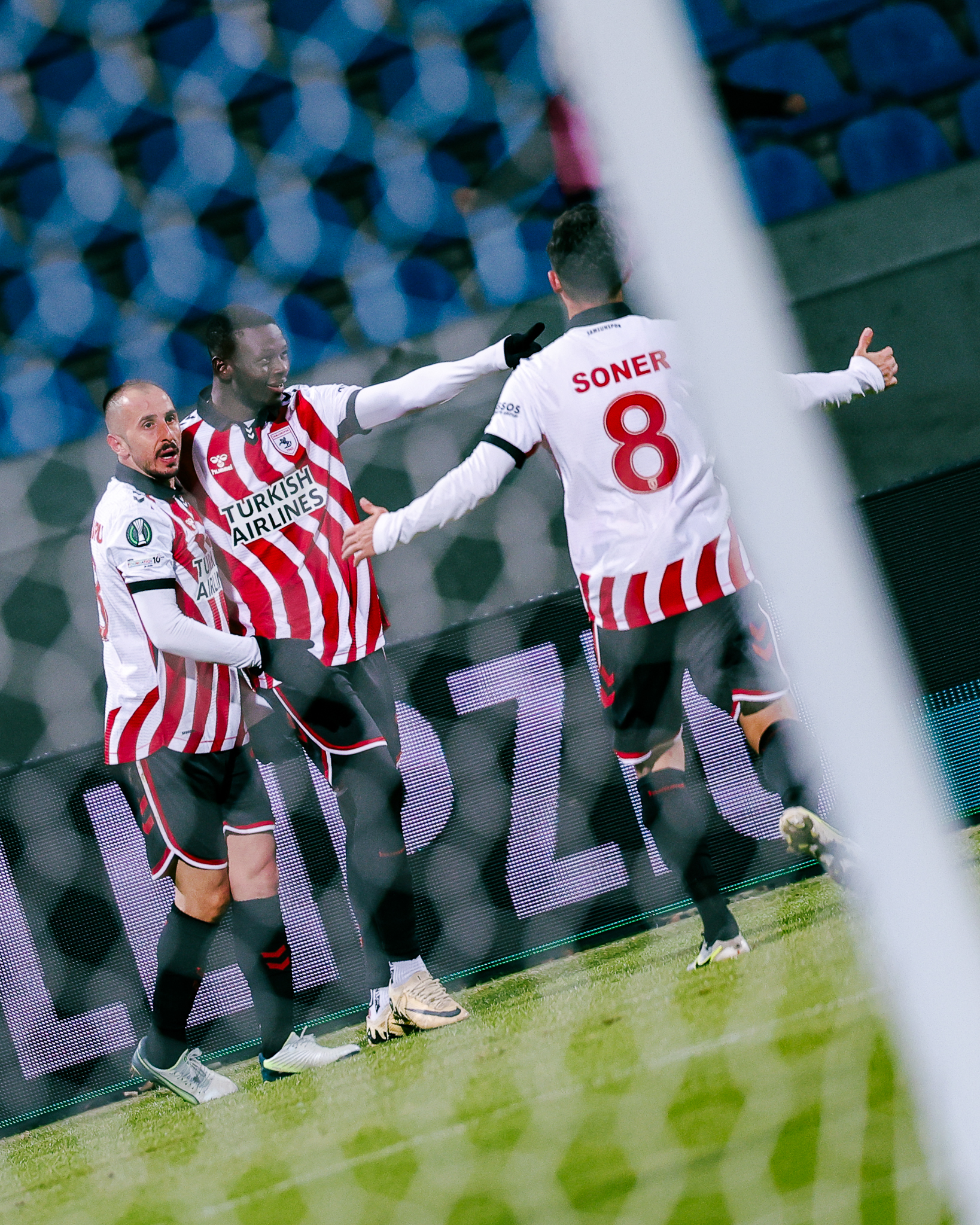 G6Y0Vai W E A A Z T L Y