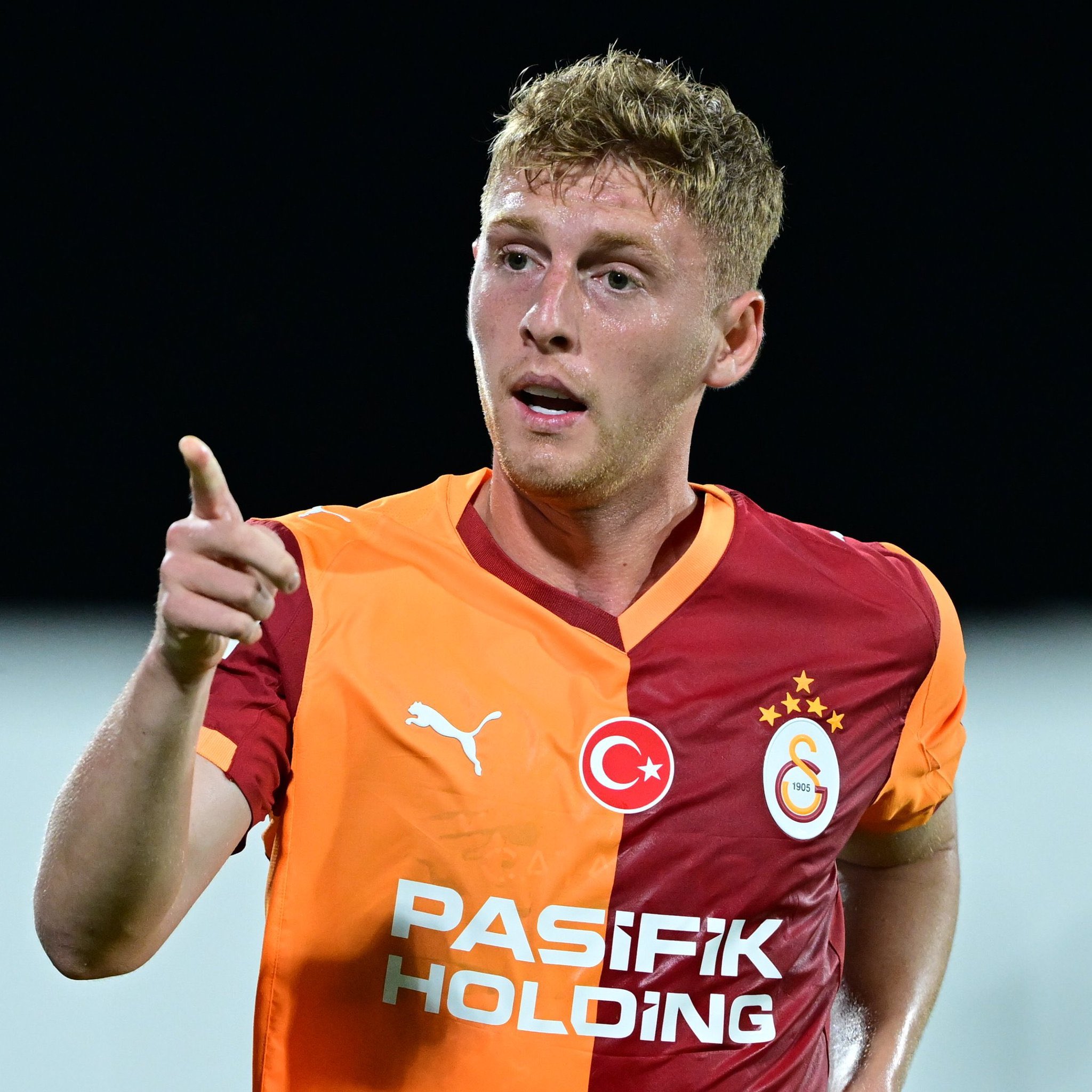 G7U0 Nc C Xs A A4Qk C