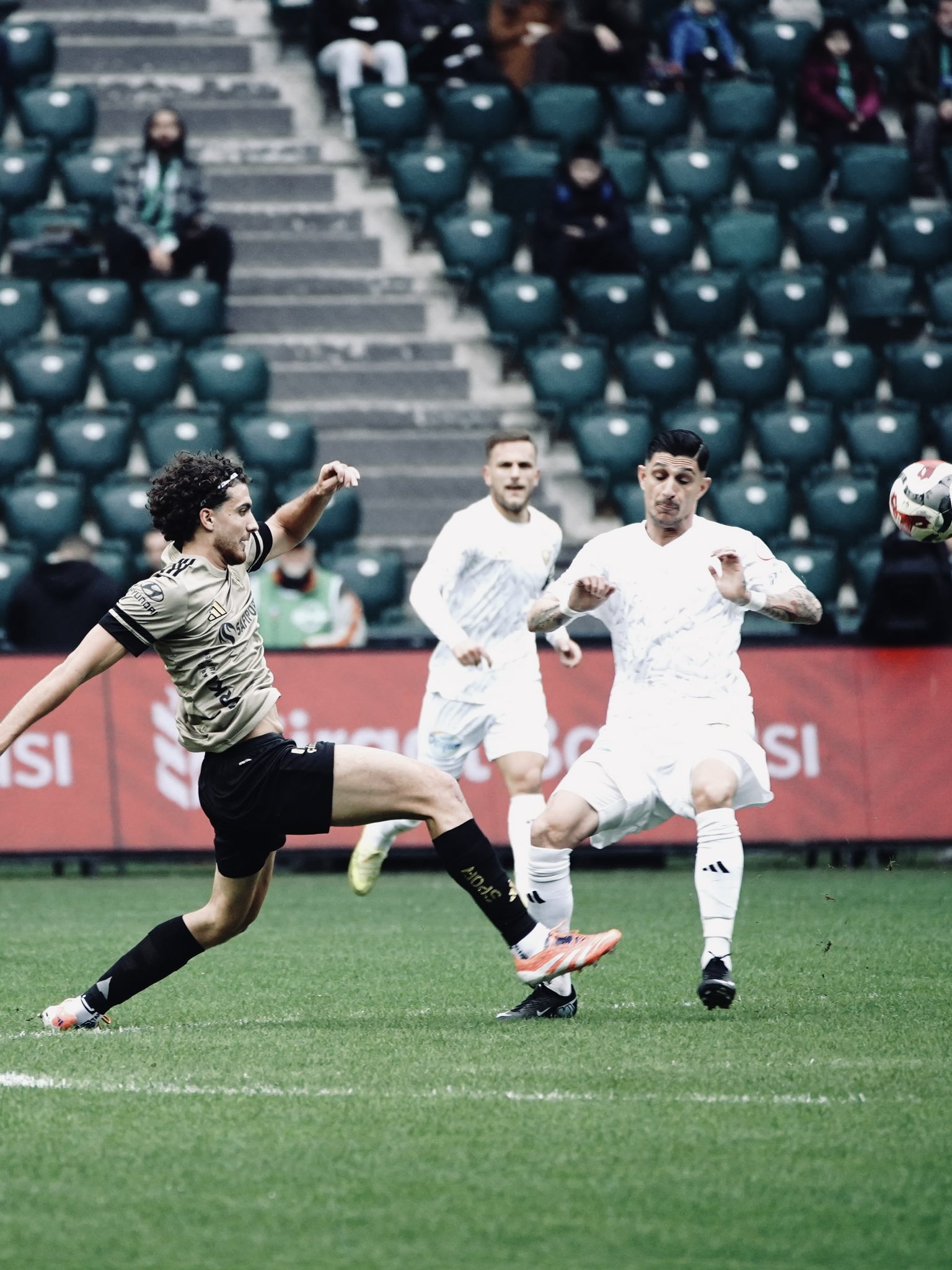 G82Tvs K X M A A A3 E Q