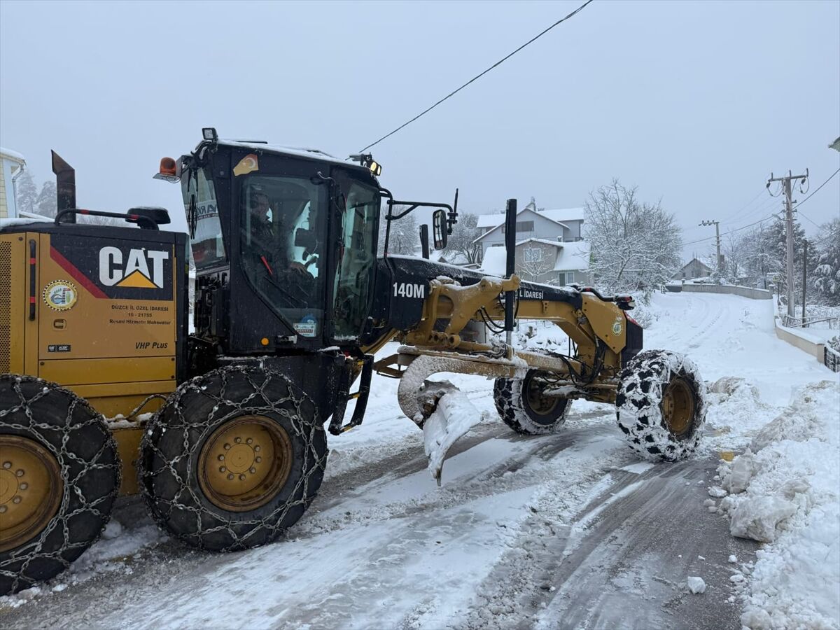 Kar Yağışı 2025 2026 A A 20251227 40093818 40093807 S A K A R Y A K O C A E L I D U Z C E B O L U V E Z O N G U L D A K T A K A R Y A G I S I E T K I L I O L D U