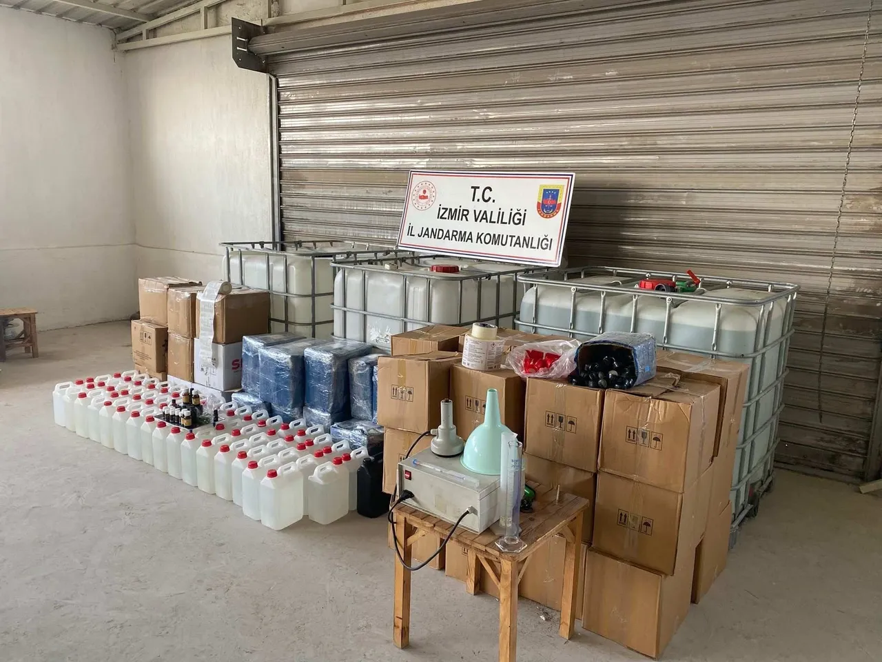 Yilbasi Oncesi Izmirde Sahte Alkol Operasyonu 1758476 202512251920 20251225192019 1
